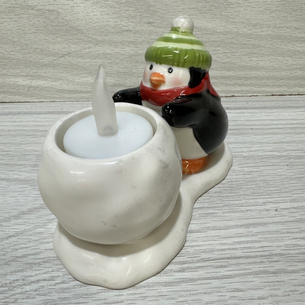 HALLMARK‎ Christmas Penguin w/Snowball Tea Light Candle Holder 5.5x3.5x2.5"